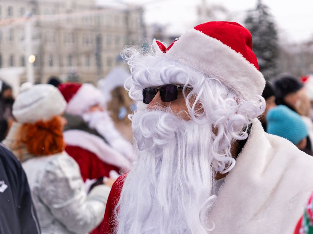 Парад Дедов Морозов прошёл в&nbsp;Воронеже впервые за несколько лет. Как это было?&nbsp;