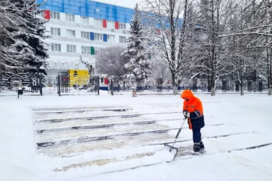 Власти выгнали белгородцев с лопатами на уборку улиц от снега