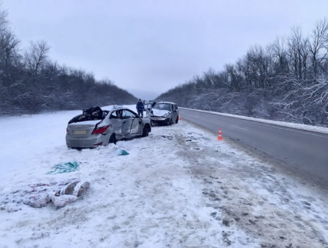 Лобовое столкновение на трассе в Липецкой области унесло жизни двух человек