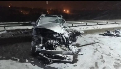 Груда металла осталась от иномарки после столкновения с фурой под Белгородом