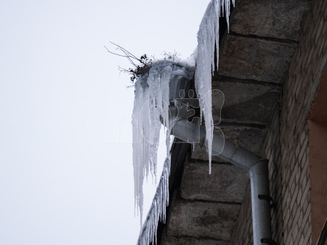 О свисающей с крыш домов угрозе рассказали воронежцы