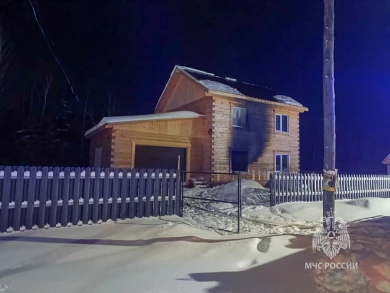Главное за ночь. Трое детей и взрослые погибли в жутком пожаре в деревянном доме
