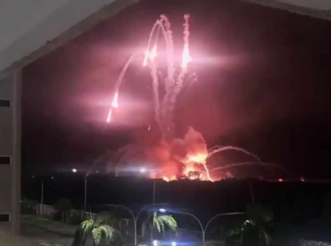 США ударили ракетами по Венесуэле: столица страны пылает (ВИДЕО)&nbsp;