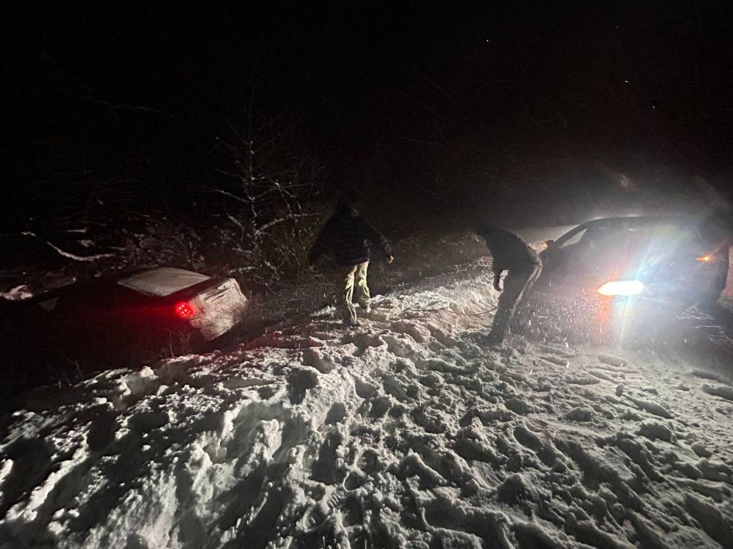 Из-за снежных заносов в Липецкой области машины улетают с трассы в кювет