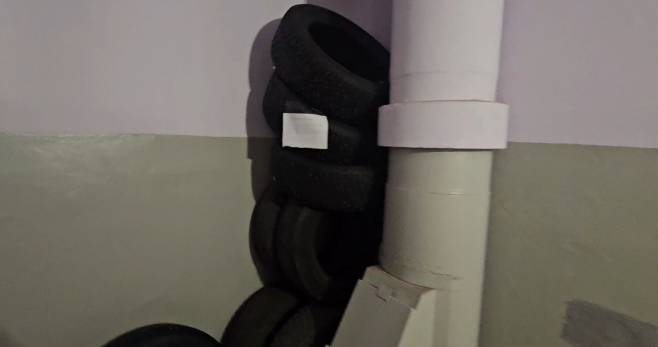 Неожиданное послание у мусоропровода шокировало воронежцев&nbsp;