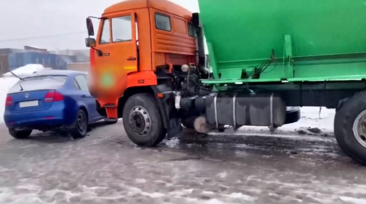 Лобовое столкновение с грузовиком на трассе под Белгородом унесло жизнь автоледи