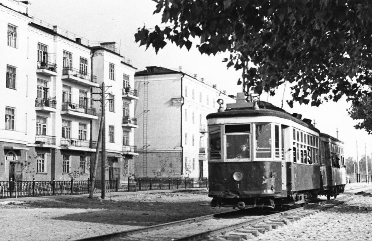 Парковка автохама на путях устроила масштабный трамвайный коллапс в Липецке