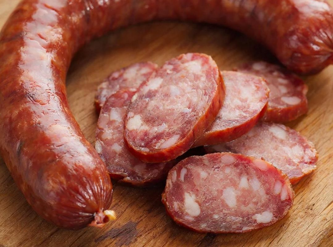 Скрытая угроза. Что будет с&nbsp;организмом, если часто есть колбасу