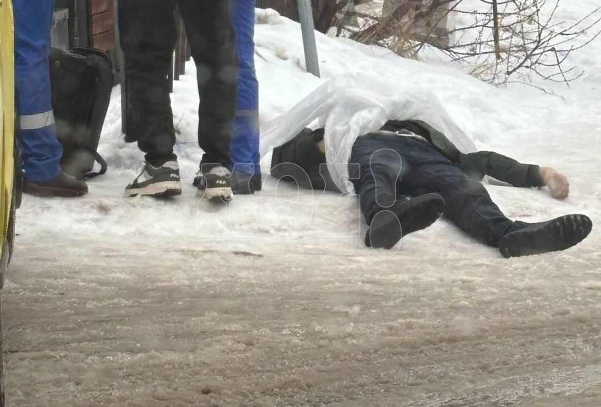 Труп мужчины обнаружили воронежцы на&nbsp;улице (ВИДЕО)