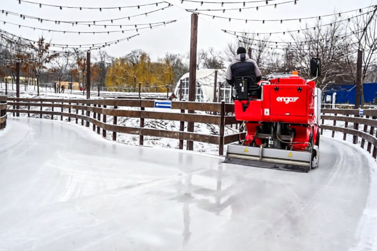 Оттепель уничтожила ледовые катки в Белгороде, сделав их опасными