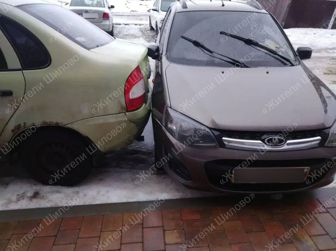 Машина-бунтарка задымилась и устроила ДТП в Воронеже (ВИДЕО)