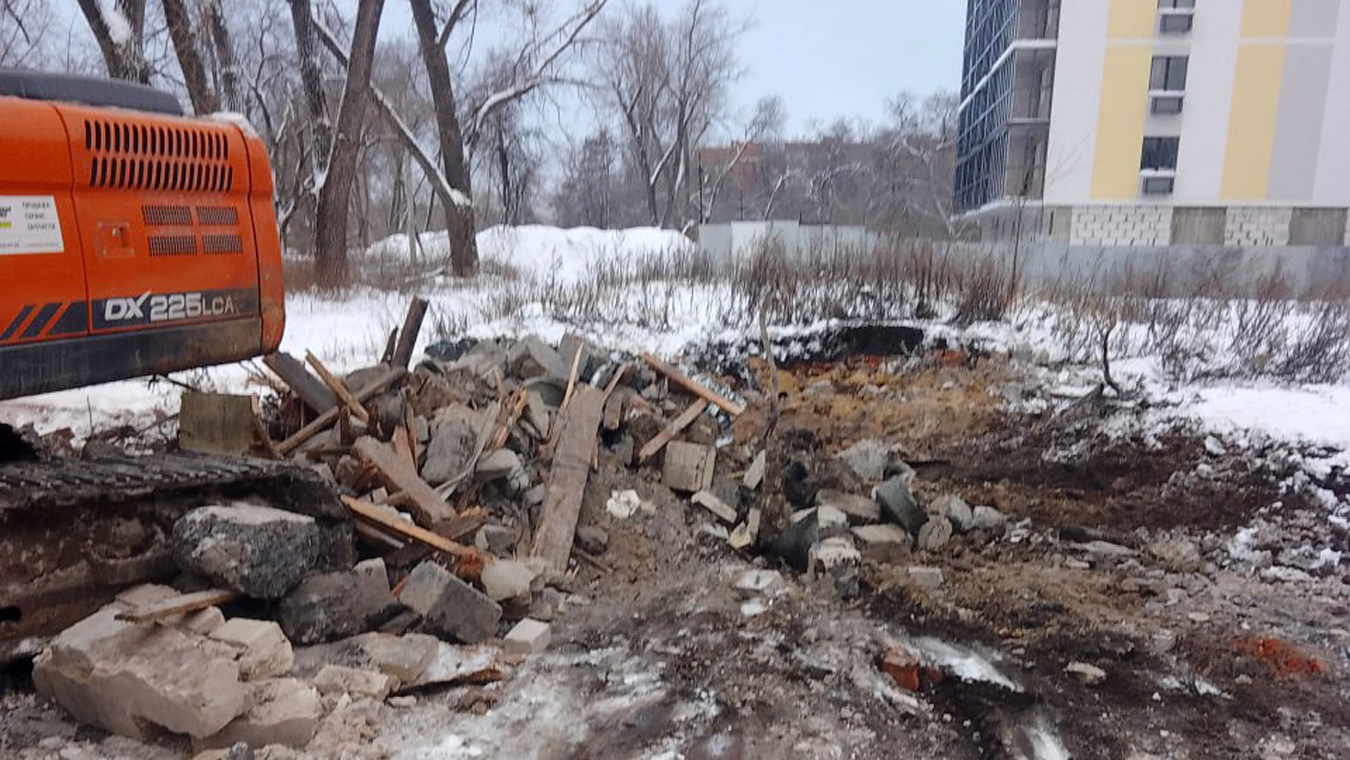 «От трёх гаражей остались только обломки»