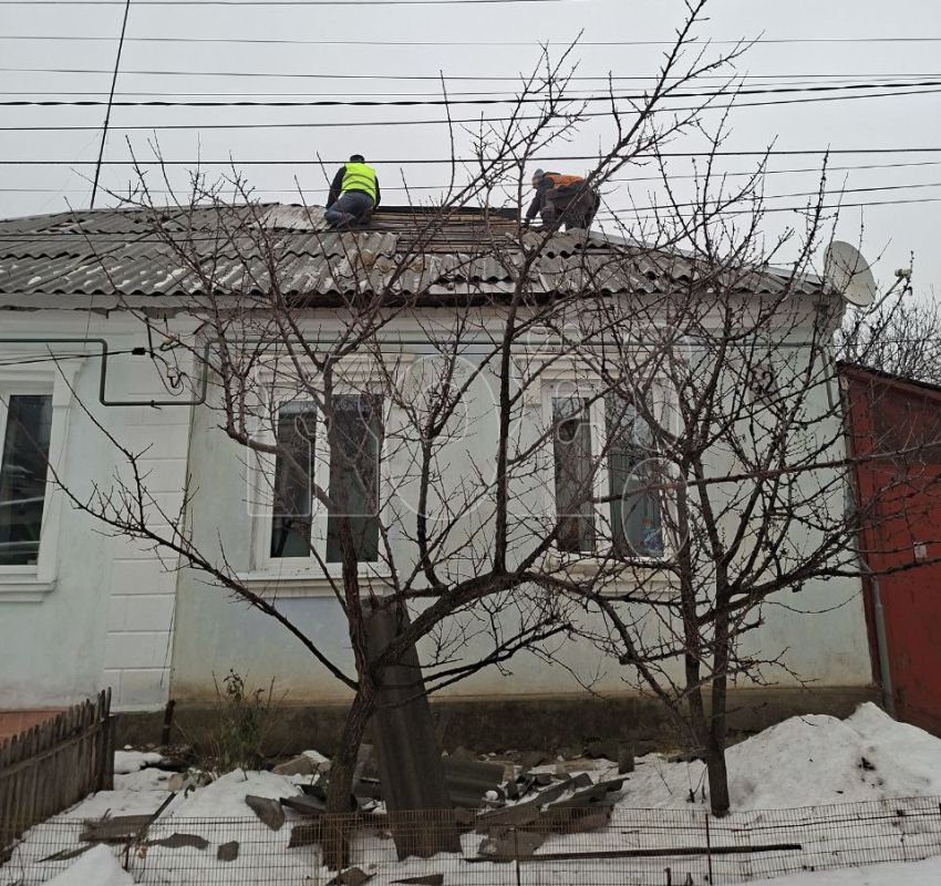 Показали дом, повреждённый после атаки БПЛА на Воронеж&nbsp;