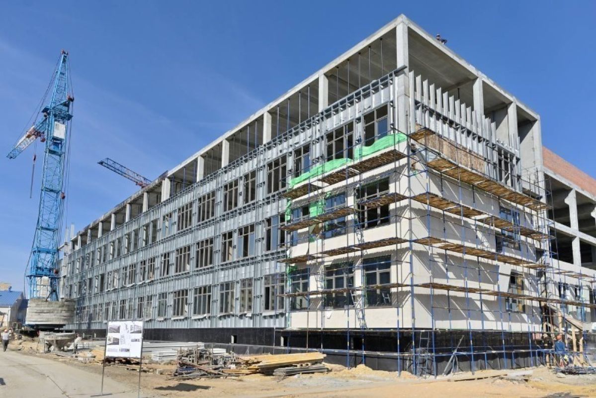 Горе-подрядчик бокинской школы заплатит 216 миллионов штрафа