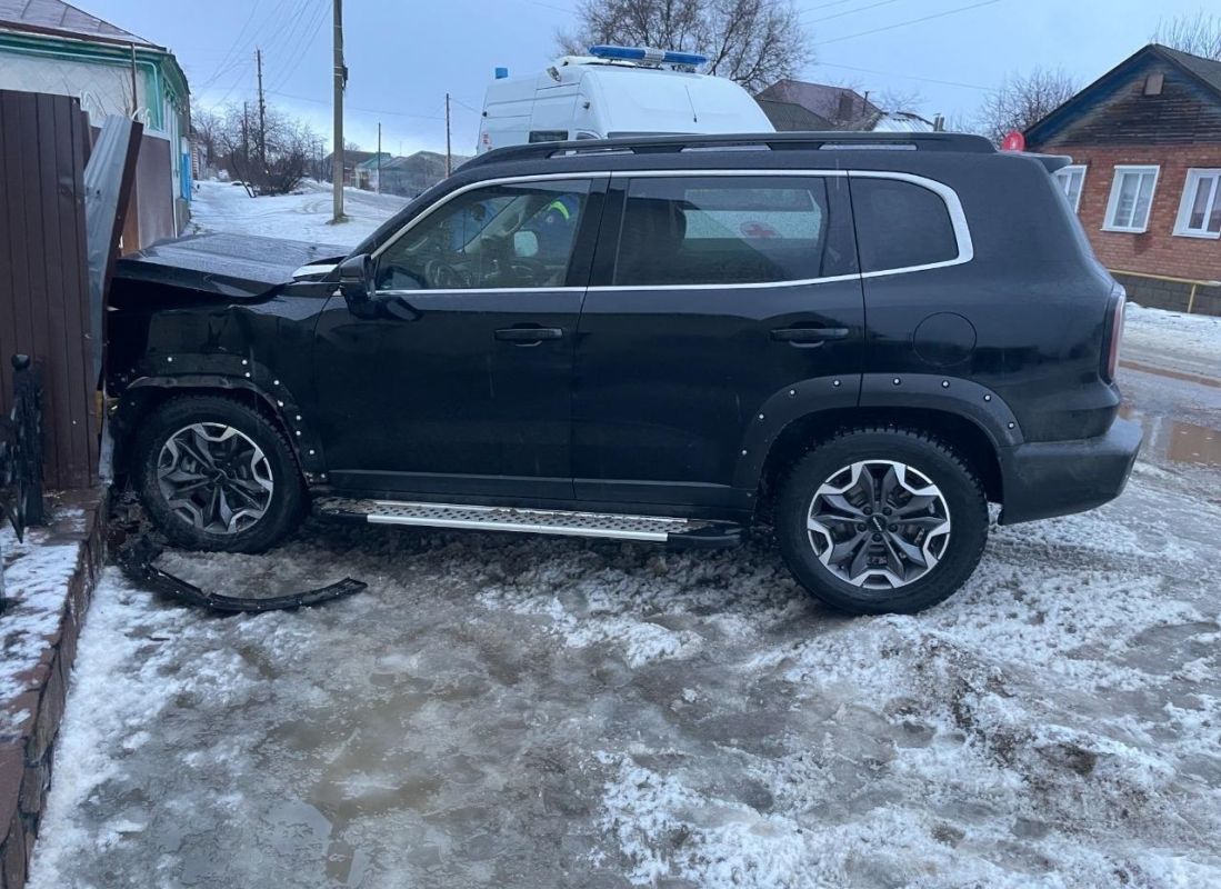 Водитель иномарки протаранил забор и&nbsp;погиб в&nbsp;воронежском селе