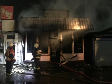 Пламя уничтожило киоск «Ритуальные услуги» в Воронеже