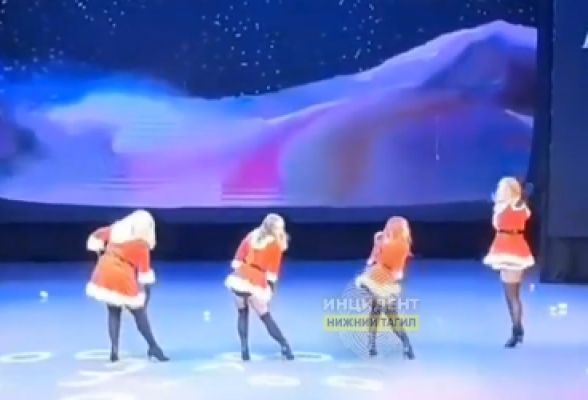 «Снегурочки — стриптизёрши» на новогодней детской ёлке шокировали родителей
