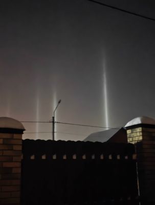 Загадочные светящиеся столбы появились в небе над Белгородом