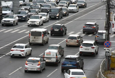 «Ползём со скоростью улитки». Огромная пробка мешает воронежцам добраться до работы