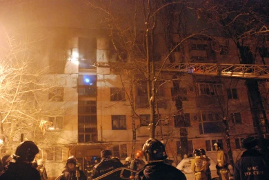 Свыше 20 человек эвакуировали из горящего общежития в Воронеже