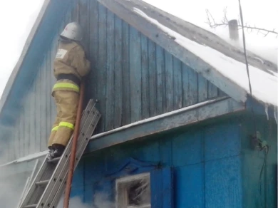 Воронежец спас троих человек из полыхающего дома