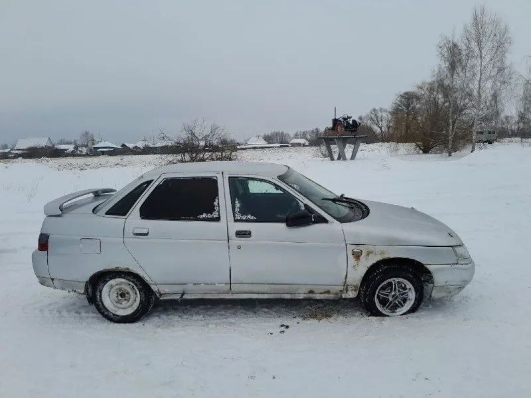 В Уваровском округе автомобиль съехал с дороги и опрокинулся