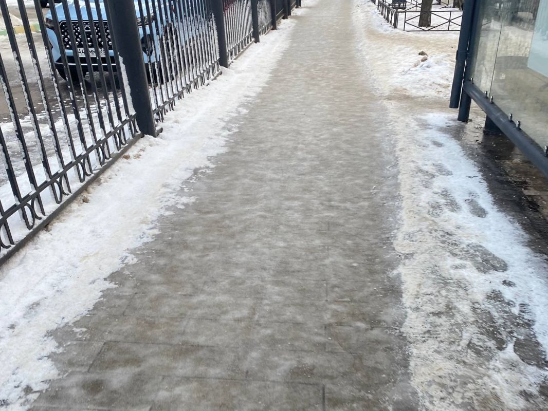 Воронежцы ступили на скользкую дорожку, или Как не отправиться в травмопункт