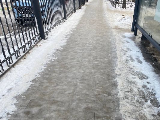 Воронежцы ступили на скользкую дорожку, или Как не отправиться в травмпункт