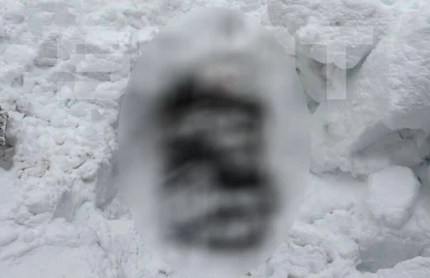 Два человека оказались погребены заживо под снегом