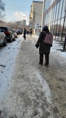 «Каток с ледяными буграми». Воронежцы засыпали мэра жалобами на гололёд
