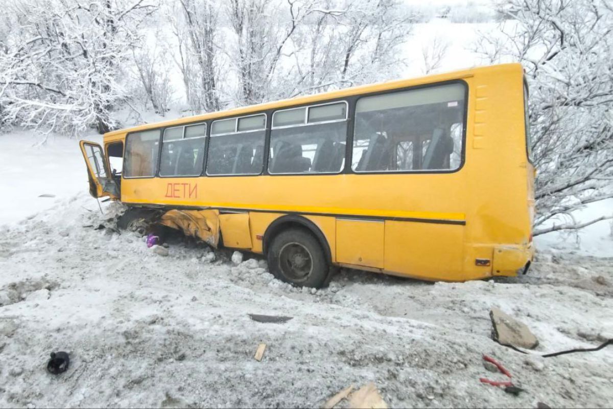 Автобус с детьми попал в массовое «огненное» ДТП: шестеро раненых