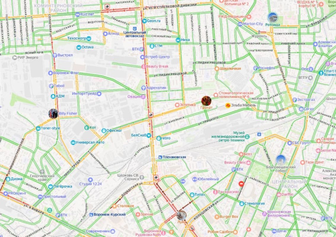 Гигантская пробка сковала весь Московский проспект из-за одного автомобиля