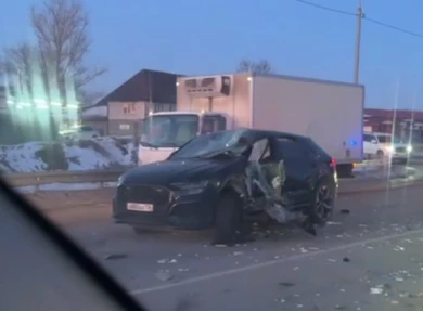 Об аварии с фурой и «Ауди» сообщили воронежцы (ВИДЕО)