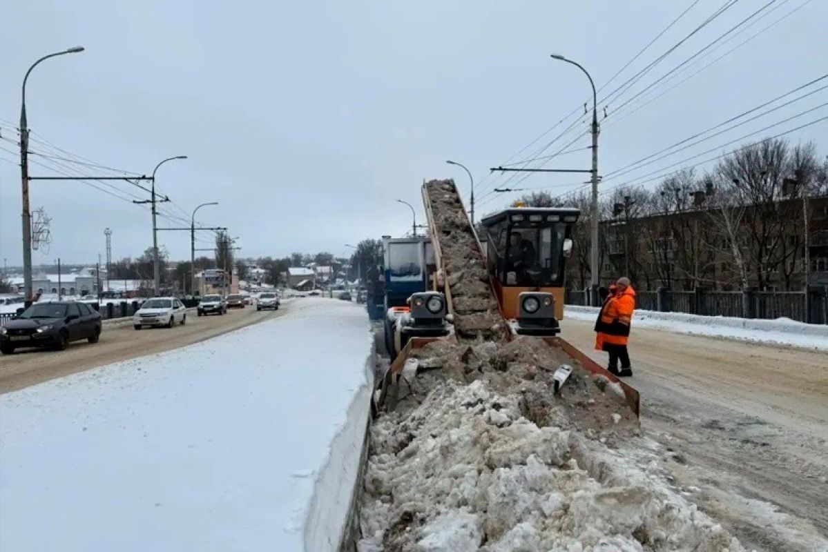 Более 120 КамАЗов снега вывезли из Тамбова за выходные