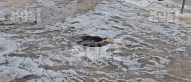 Опасную ловушку для пешеходов сняли на видео в Воронеже 