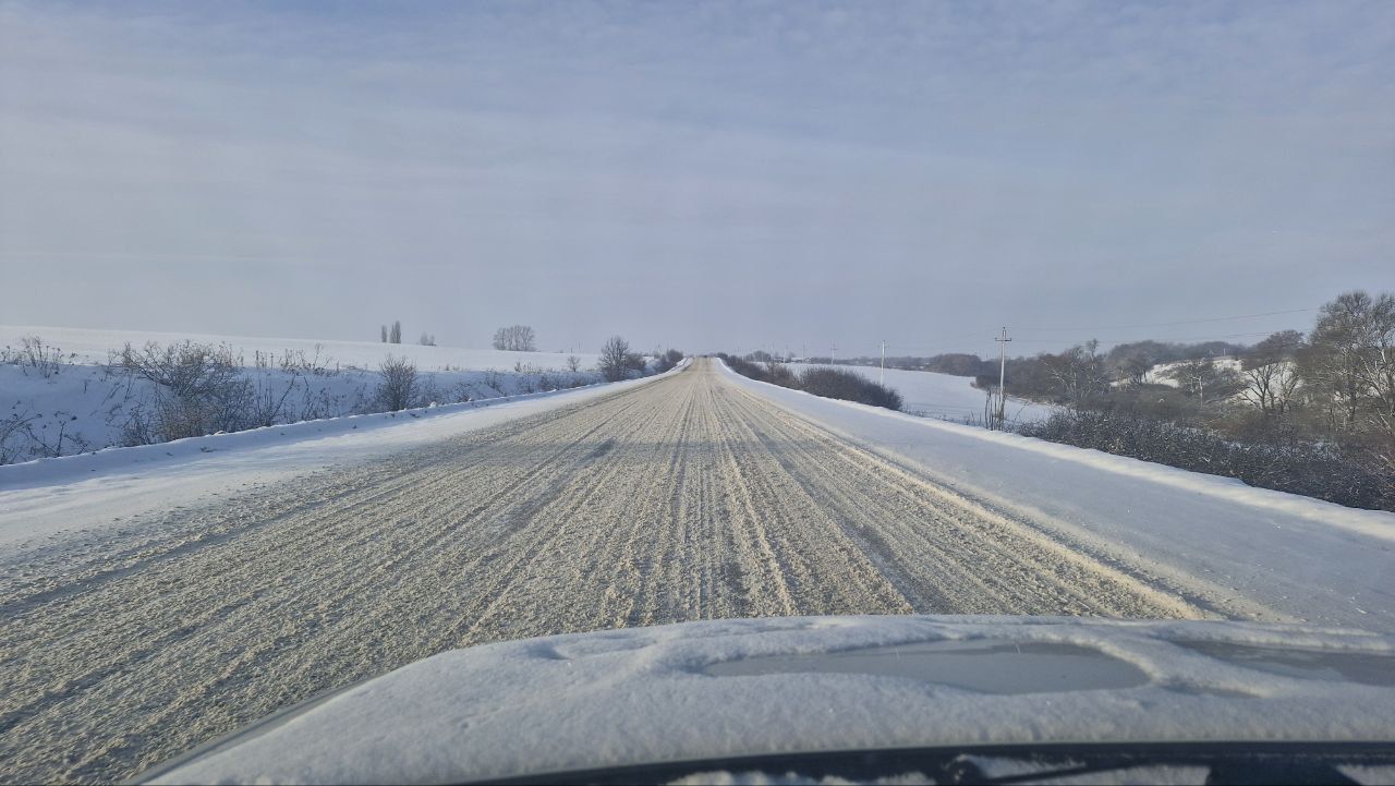 Липецкий депутат едва не улетел в кювет с трассы, которую никто не чистит&nbsp;