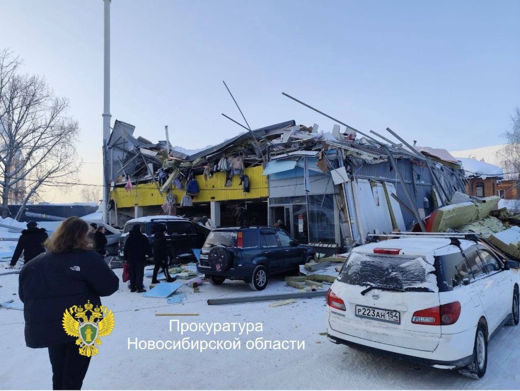 Сложился как карточный домик. Появилось видео обрушения ТЦ, при котором пострадали люди&nbsp;