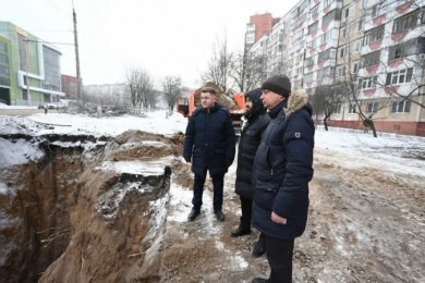 Власти Белгорода дали поручение засыпать воронку, которую оставил боеприпас