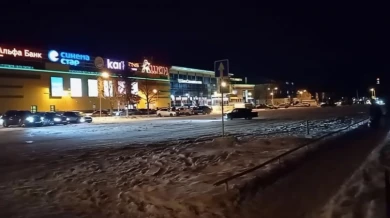 Осторожно дрифтеры: в Белгороде парковка у ТРЦ «РИО» превращается в опасную зону