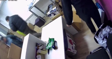 Мужчина с выдающимися бровями ограбил пункт выдачи заказов под Воронежем