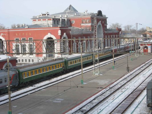 Более десяти воронежских поездов отстают от графика из-за перекрытия моста