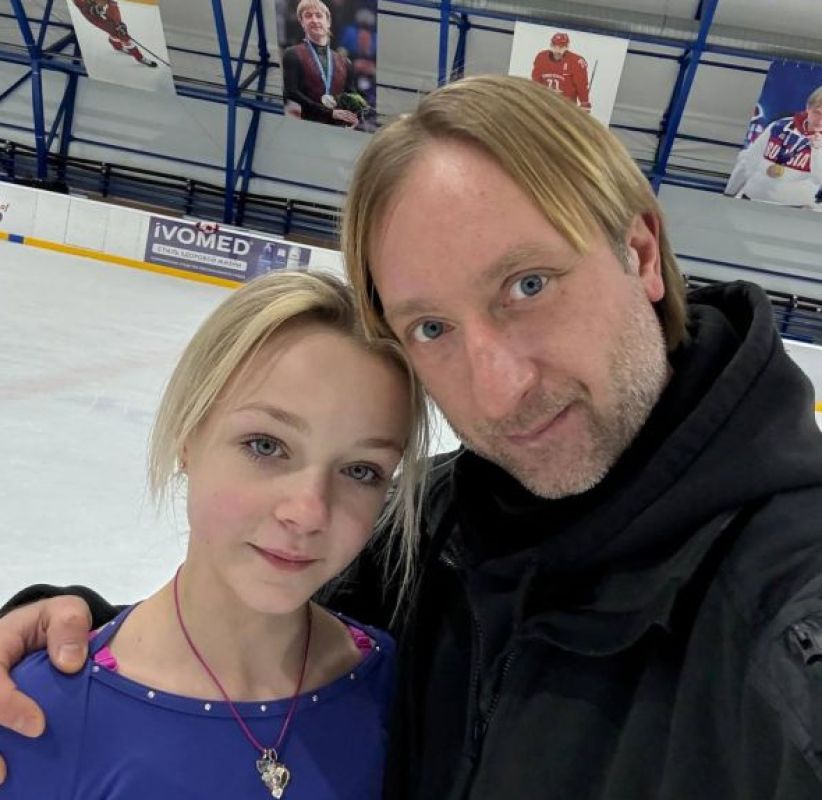 О серьёзных проблемах у воронежской фигуристки Костылевой сообщил Плющенко