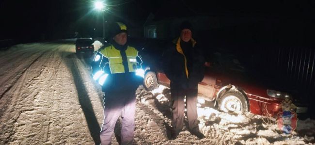 Воронежский водитель попал в снежную ловушку и не смог выбраться