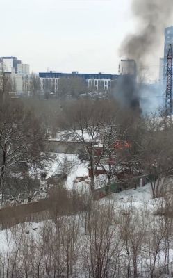 О полыхающем гараже сообщили воронежцы