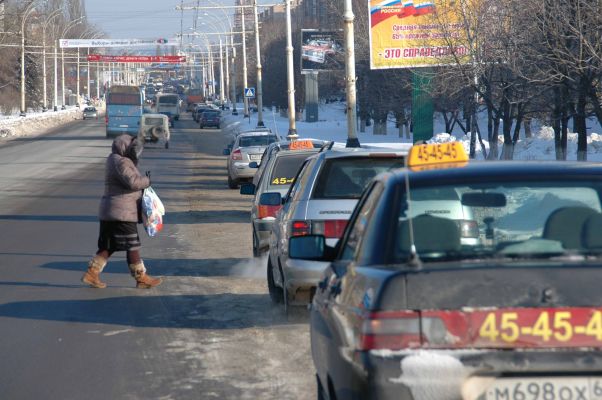 Цены на такси резко взлетели из-за снегопада в Воронеже