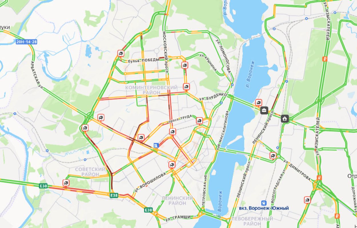 Чёртова дюжина. 13 аварий случились на&nbsp;дорогах в&nbsp;Воронеже из-за жуткой метели