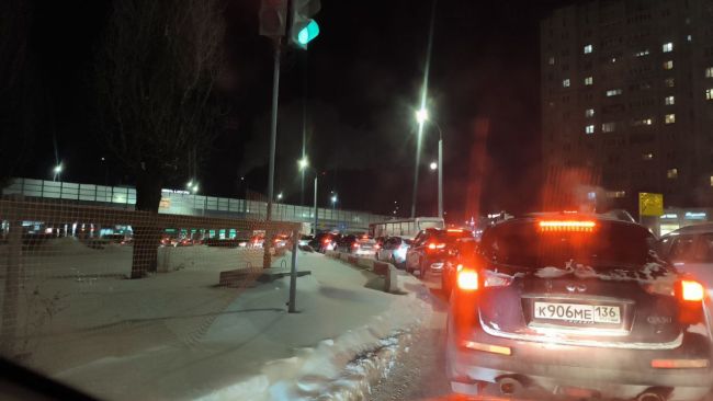 Остужевское кольцо парализовала жуткая пробка 