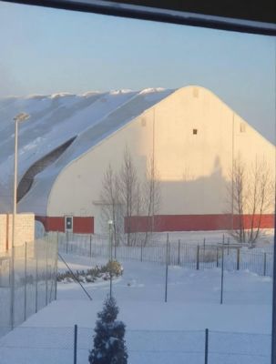 Крыша футбольной арены в Старом Осколе не выдержала морозов и лопнула