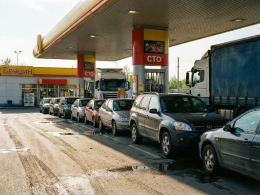На белгородских АЗС выстроились большие очереди за бензином