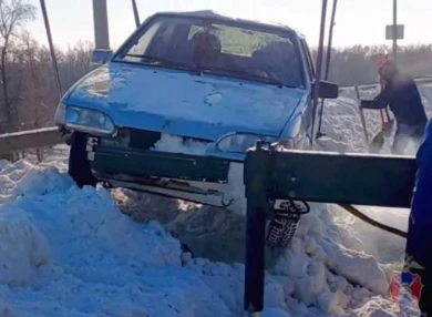 Воронежец оказался на краю обрыва из-за непогоды